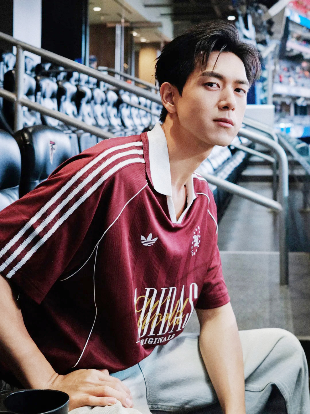 Nam diễn viên Lý Hiện trở thành tâm điểm khi xuất hiện tại World Cup - Ảnh 3.