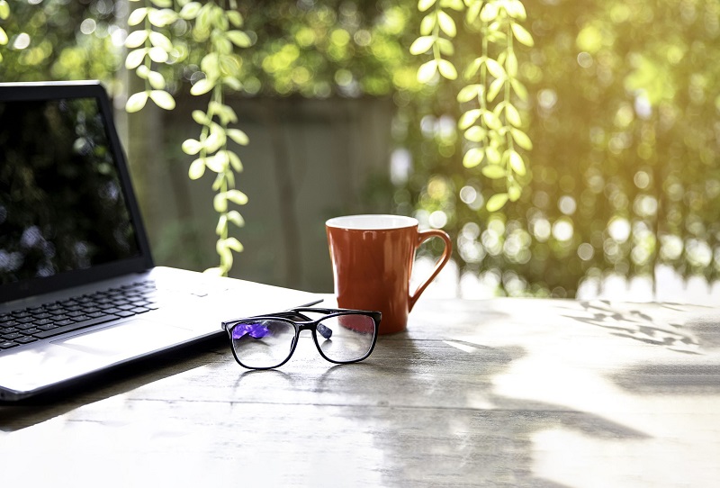 Nắng nóng gay gắt, chớ đặt laptop ở những vị trí này - Ảnh 1.