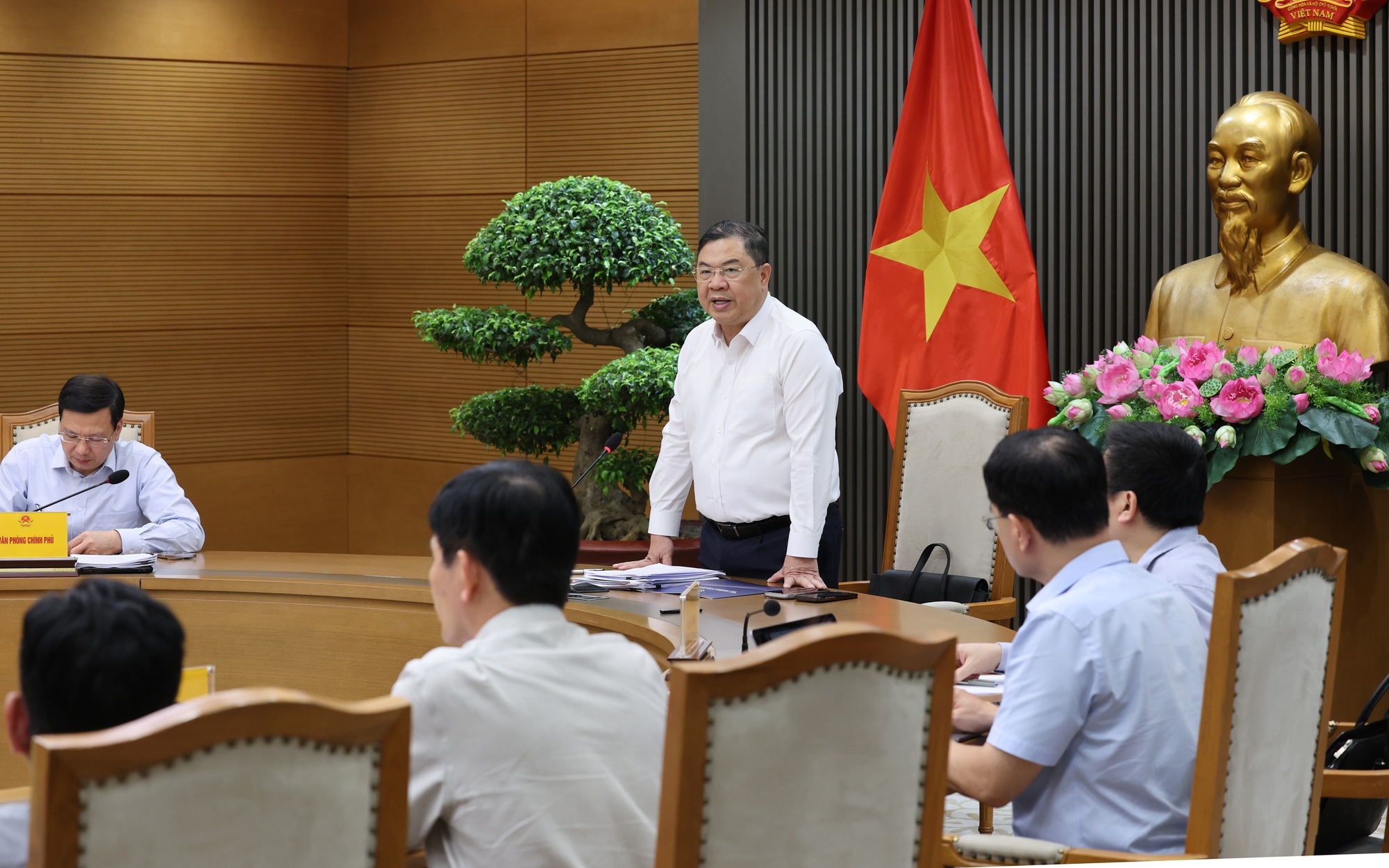 Yêu cầu hoàn thành đúng thời hạn các quy hoạch phục vụ tăng trưởng 2 con số - Ảnh 2.