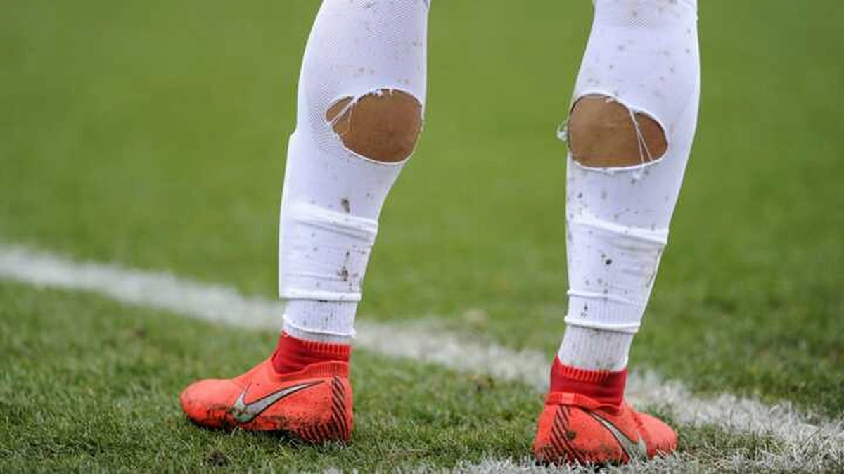 Vì sao nhiều cầu thủ World Cup lại mang tất 