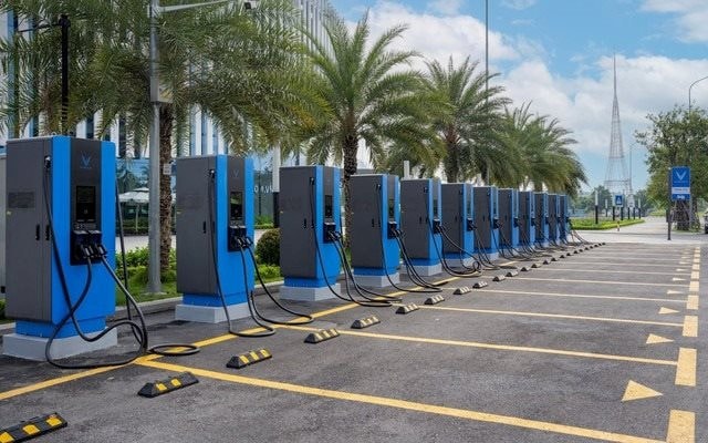 Bộ Công Thương yêu cầu các địa phương thống kê nhu cầu điện cho trạm sạc xe điện - Ảnh 1.