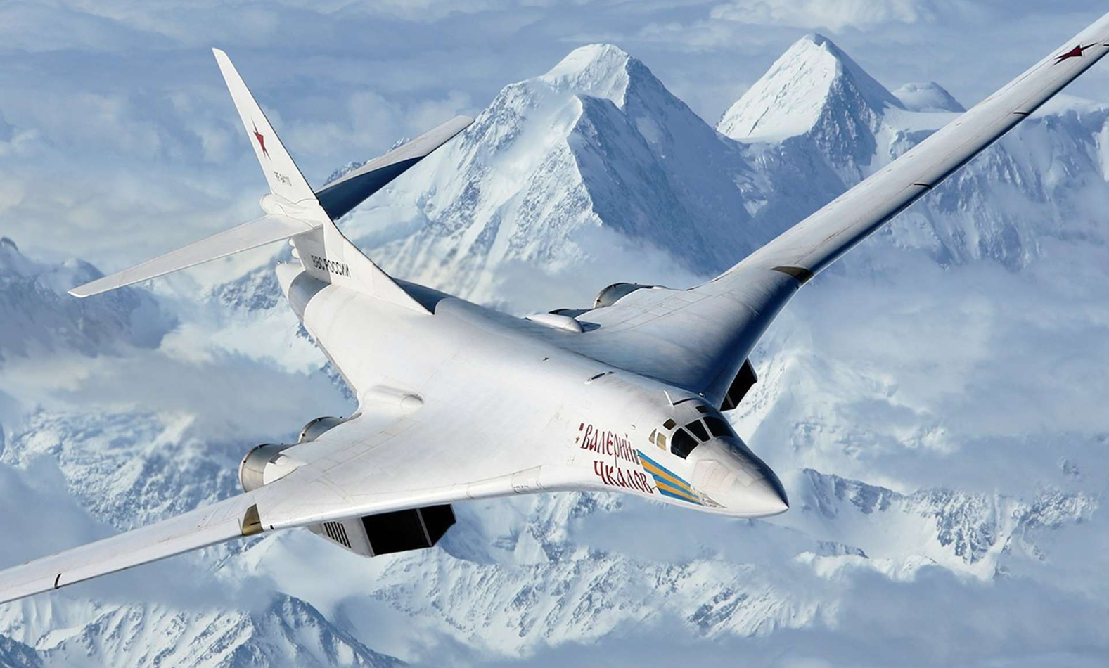 “Thiên nga trắng” Tu-160 chạm trán “Tia chớp” F-35 ở Bắc Cực- Ảnh 1.