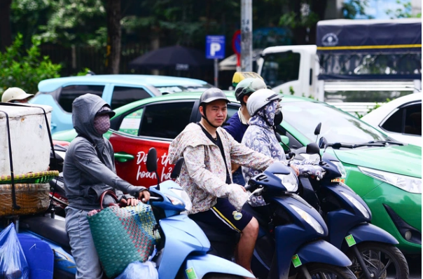 Dự báo thời tiết 24/6: Miền Bắc, miền Trung bước vào cao điểm nắng nóng, nhiều nơi vượt 40 độ C - Ảnh 1.
