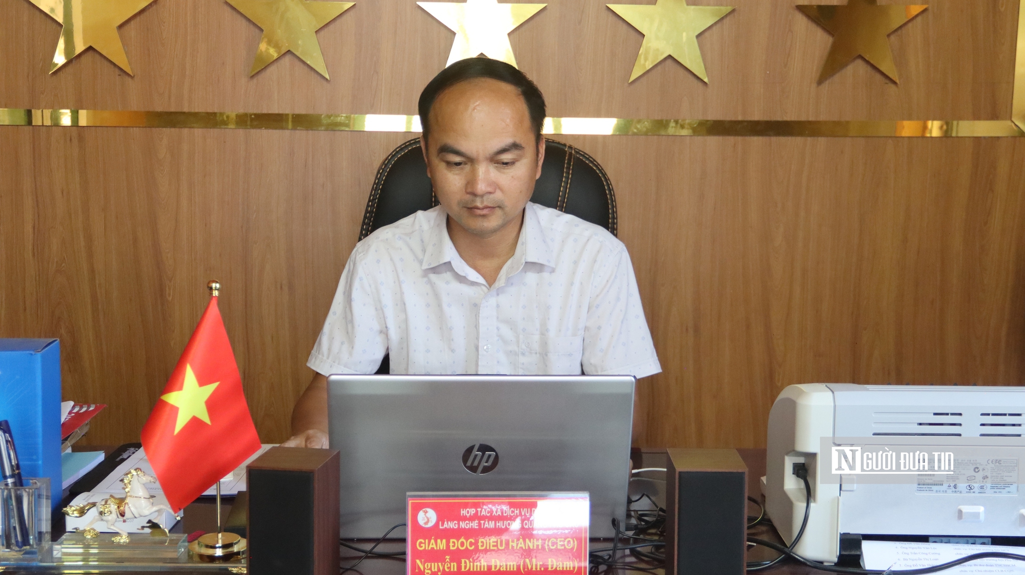Làng nghề tăm hương Quảng Phú Cầu: Hành trình từ bức ảnh đoạt giải đến điểm du lịch hút khách quốc tế - Ảnh 2.