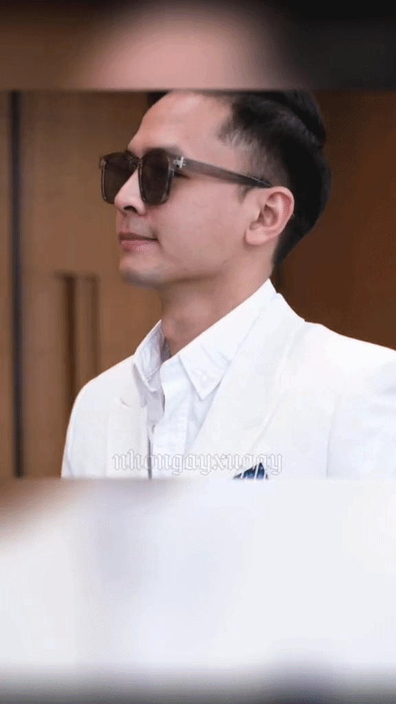Nam diễn vi&ecirc;n đ&igrave;nh đ&aacute;m, chỉ cần một nụ cười đ&atilde; khiến đ&ocirc;ng đảo người h&acirc;m mộ đổ gục - Ảnh 2.