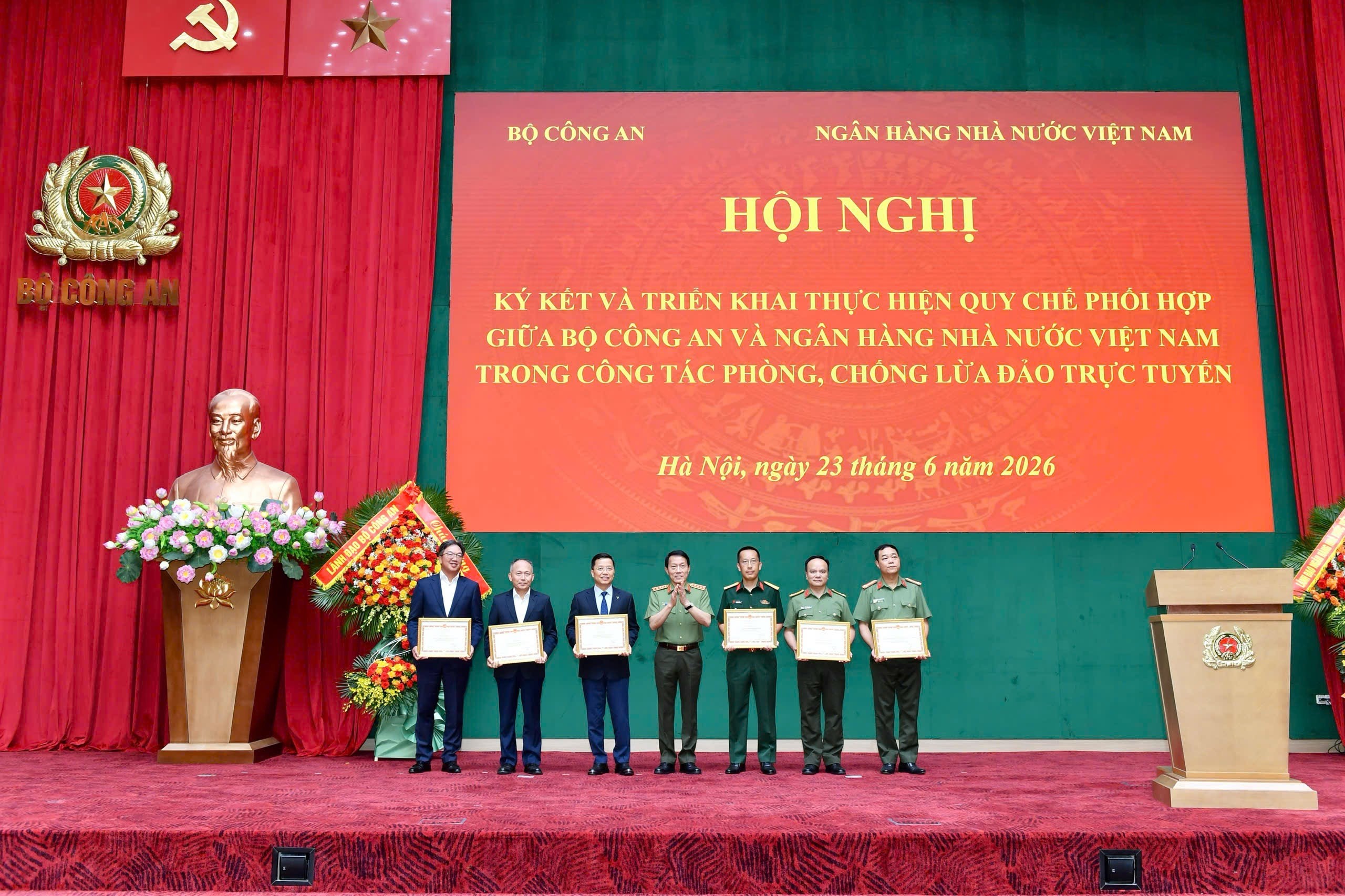 MSB vinh dự nhận bằng khen của Bộ Công an về các giải pháp phòng, chống tội phạm công nghệ cao - Ảnh 1.
