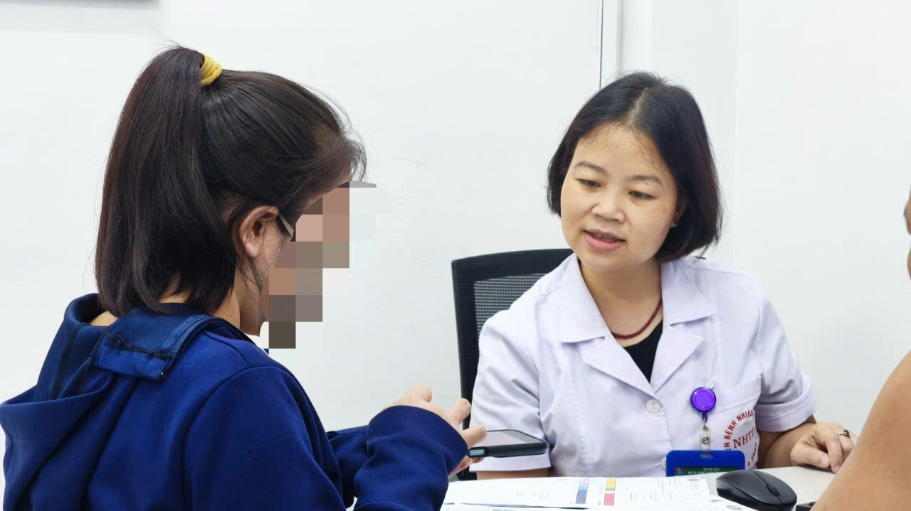 13 năm không bỏ cuộc và cái kết ngọt ngào của hai mẹ con mắc viêm gan B- Ảnh 1. 13 năm không bỏ cuộc và cái kết ngọt ngào của hai mẹ con mắc viêm gan B- Ảnh 1.