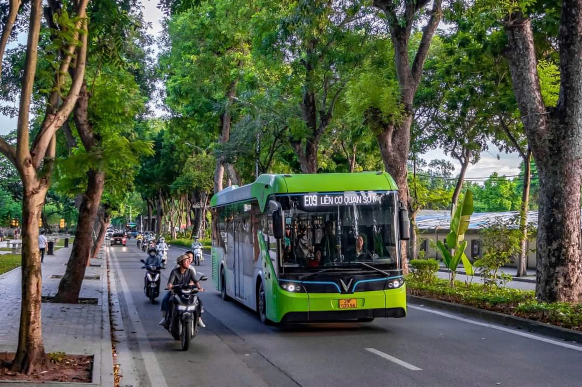 Hà Nội vận hành vé điện tử liên thông cho giao thông công cộng từ 25/6 - Ảnh 1.