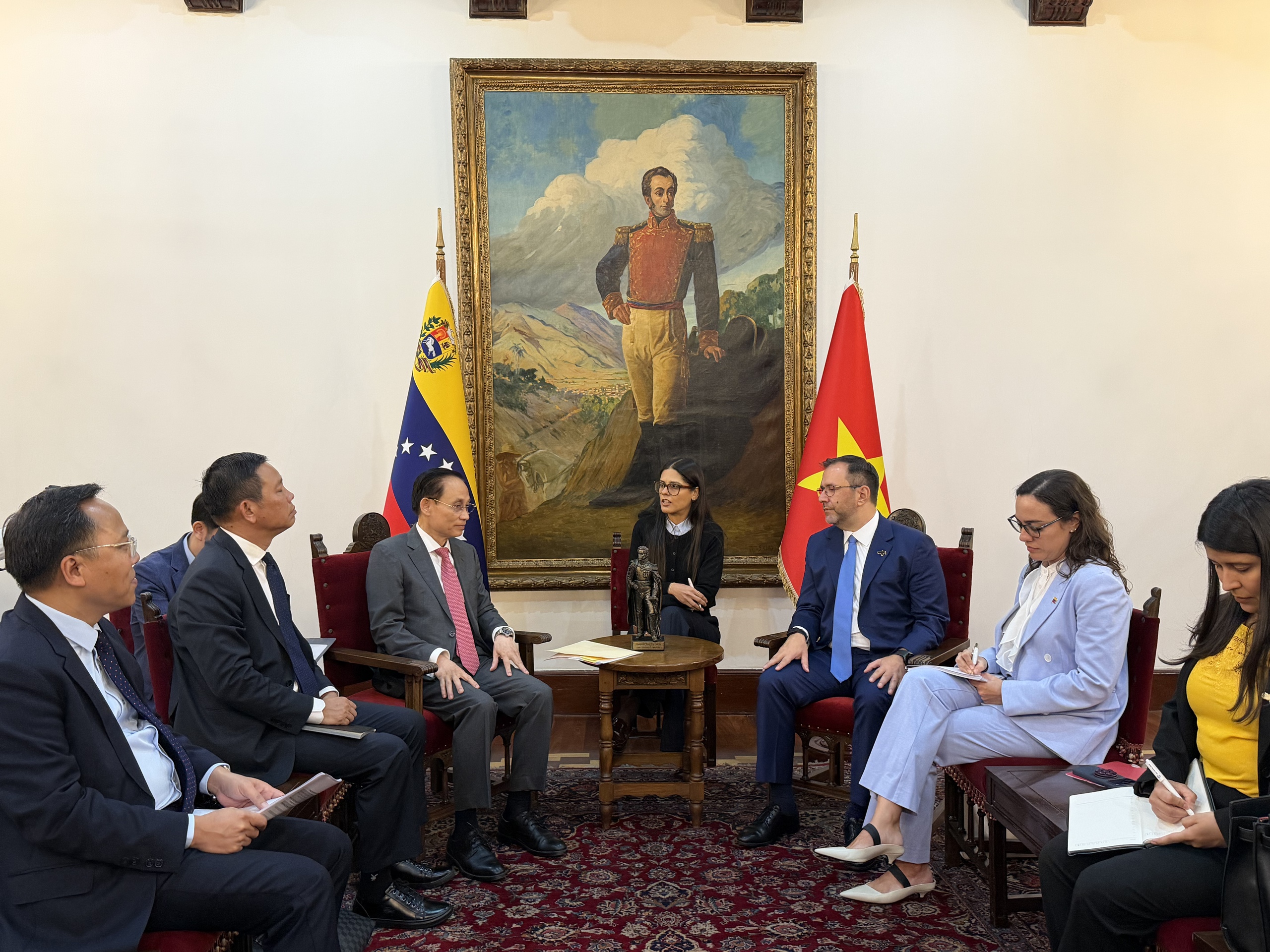 Việt Nam nhất quán ủng hộ Chính phủ hợp hiến của Venezuela - Ảnh 2.