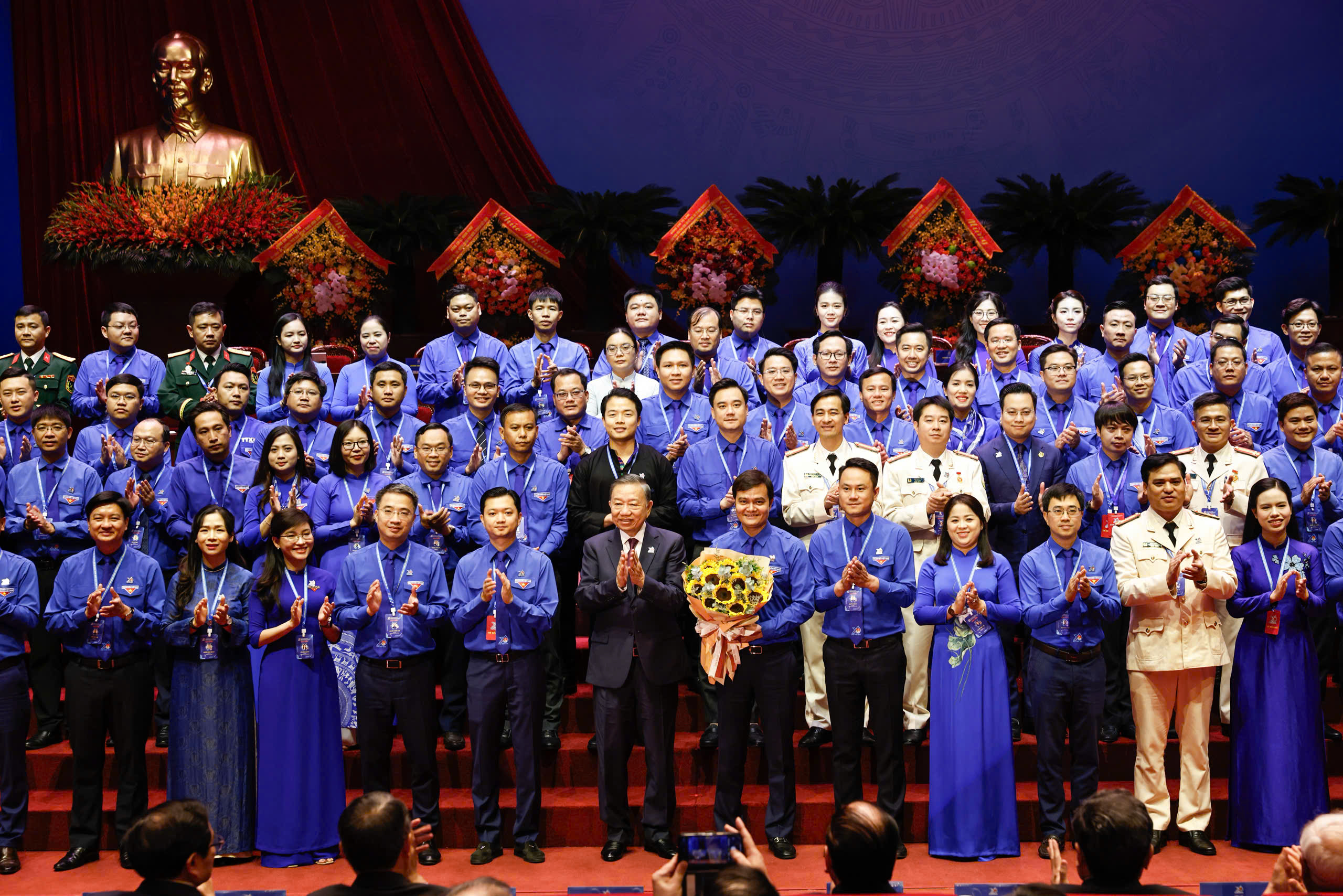 Ông Bùi Quang Huy tái cử Bí thư thứ nhất Trung ương Đoàn khoá XIII - Ảnh 1.