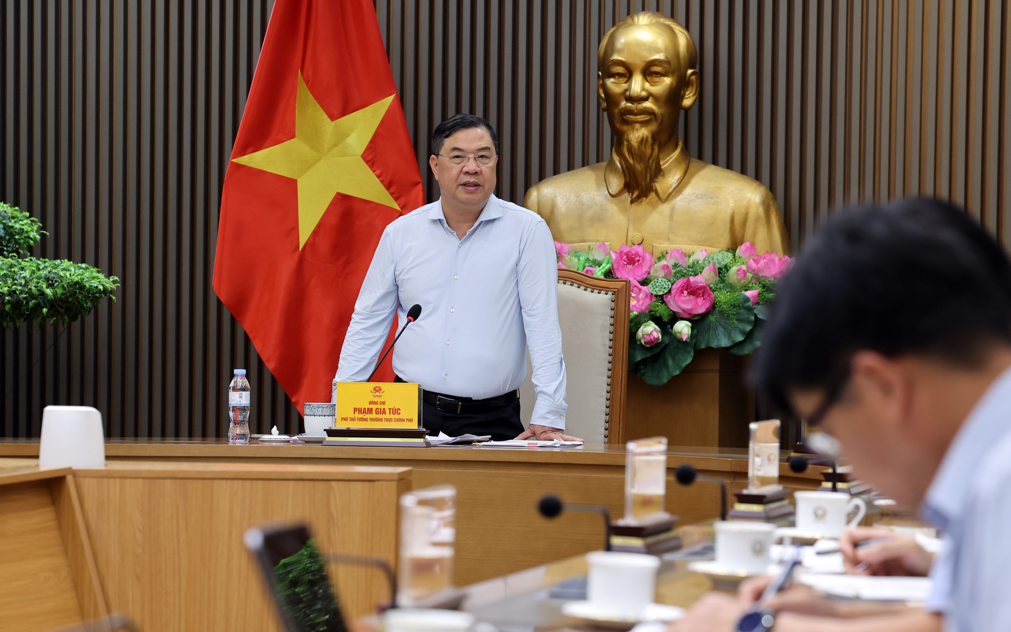 Đề xuất hệ thống phân phối xăng dầu chỉ còn 2 cấp, DN được trao quyền chủ động giá bán - Ảnh 1.