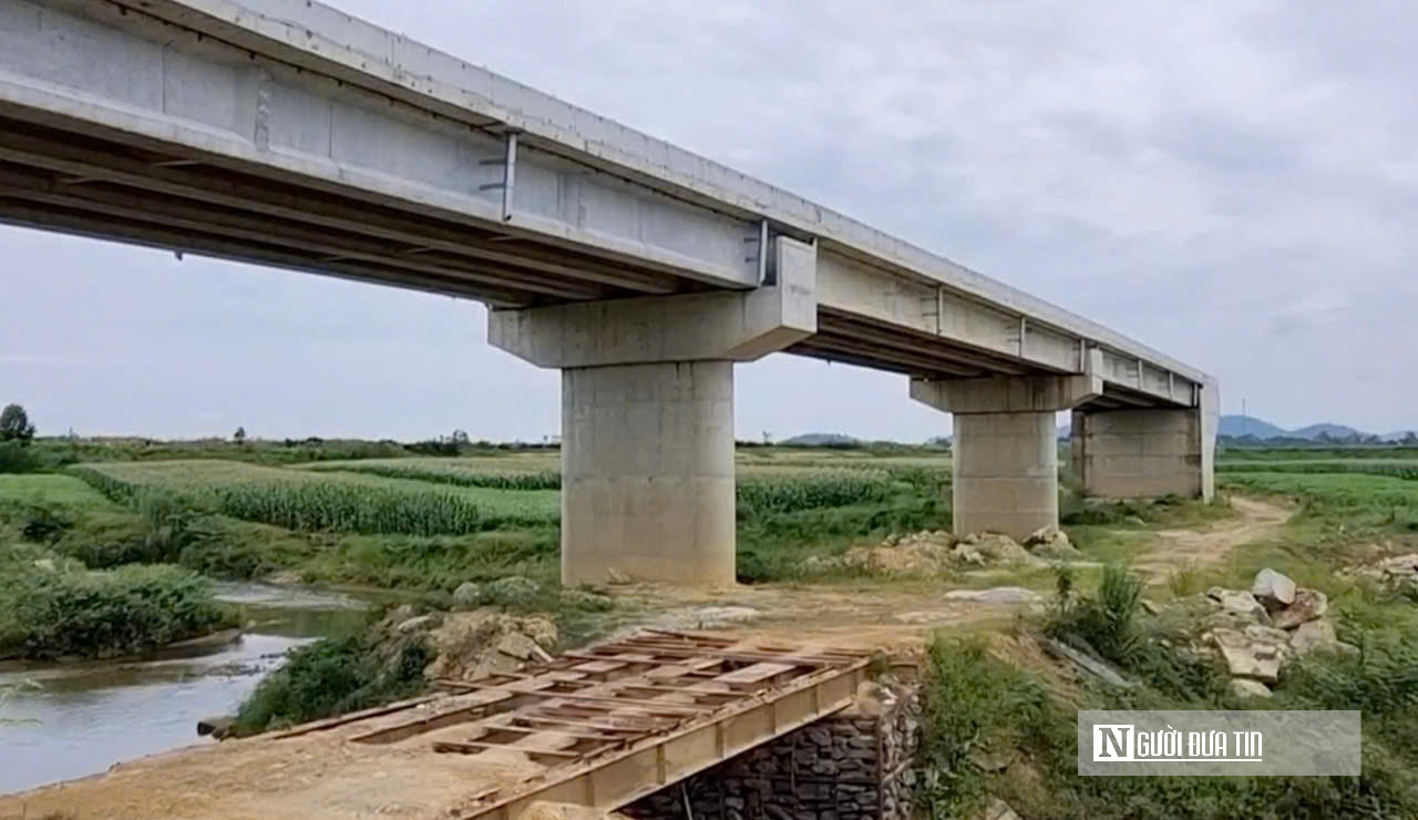 Cận cảnh c&acirc;y cầu gần 80 tỷ đồng biến th&agrave;nh "cầu cụt" v&igrave; chưa c&oacute; đường dẫn- Ảnh 3.