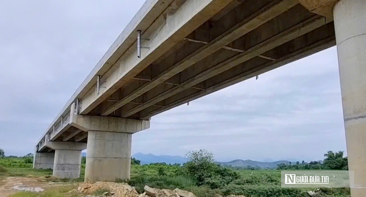 Cận cảnh c&acirc;y cầu gần 80 tỷ đồng biến th&agrave;nh "cầu cụt" v&igrave; chưa c&oacute; đường dẫn- Ảnh 4.