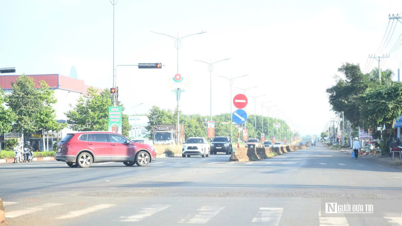 Tuyến đường "độc lạ" nhiều bất cập, tiềm ẩn nguy cơ mất an to&agrave;n giao th&ocirc;ng ở Đồng Nai - Ảnh 3.