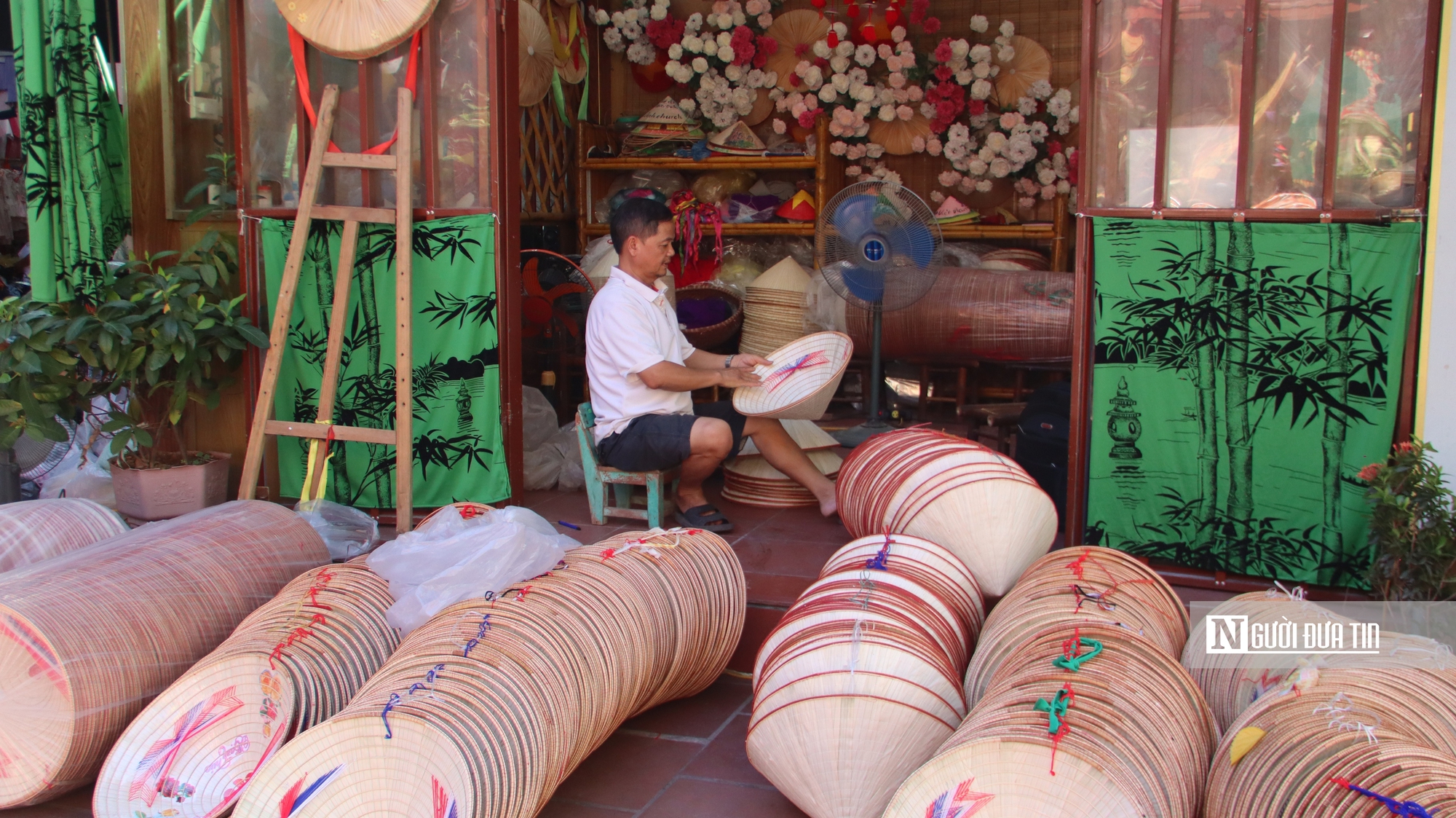Nghệ nh&acirc;n l&agrave;ng Chu&ocirc;ng th&iacute;ch ứng linh hoạt trong kỷ nguy&ecirc;n số- Ảnh 8.
