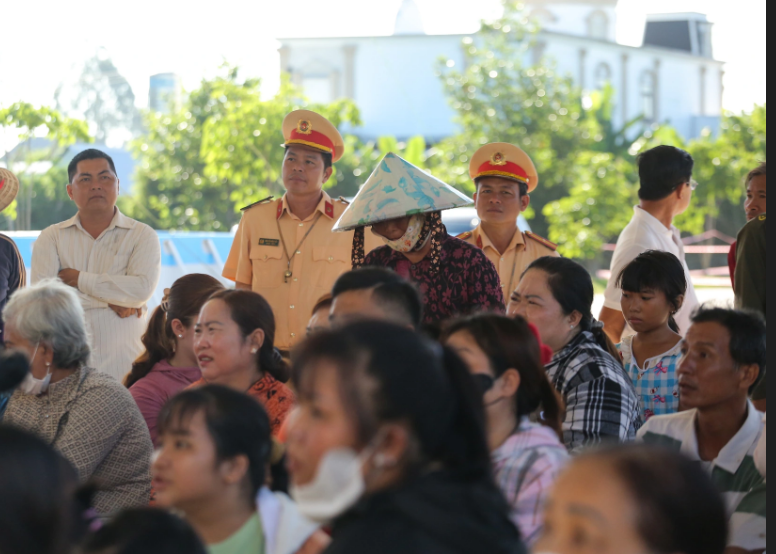 Xét xử lưu động vụ thảm án khiến 3 mẹ con, bà cháu  bị sát hại ở Tây Ninh thu hút đông đảo người theo dõi - Ảnh 1.