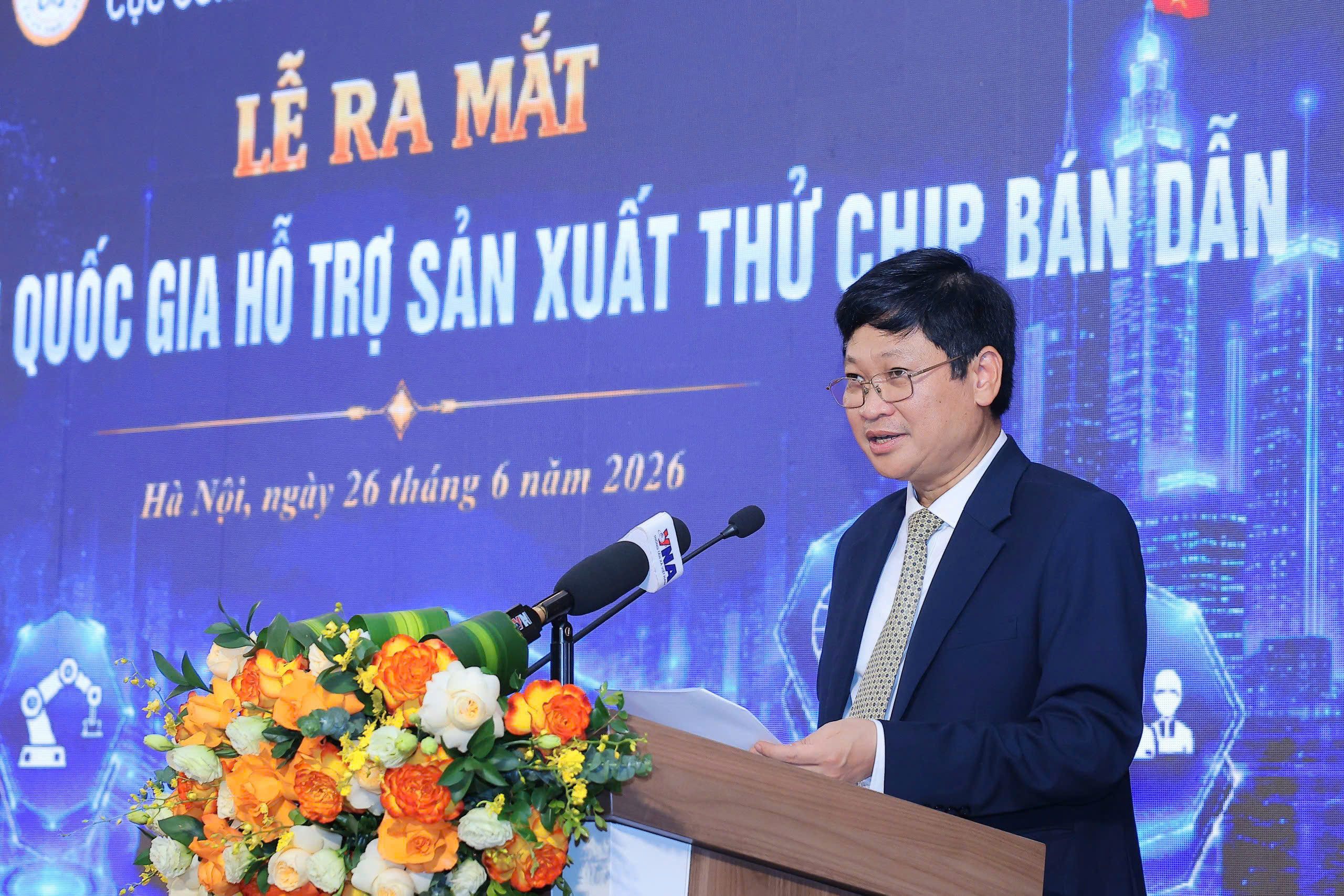 Việt Nam lần đầu có trung tâm hỗ trợ sản xuất thử chip bán dẫn - Ảnh 1.