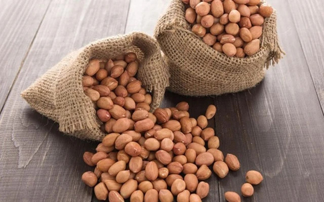 Loại hạt nhiều người ăn mỗi ng&agrave;y, nhưng c&oacute; 7 nh&oacute;m người c&agrave;ng ăn c&agrave;ng hại sức khỏe - Ảnh 1.