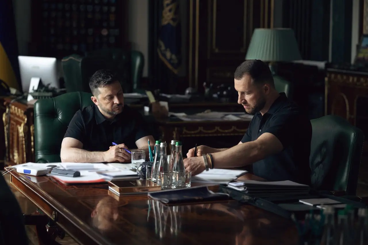 Ông Zelensky phê duyệt chiến dịch 40 ngày, gây sức ép lên Nga - Ảnh 1.