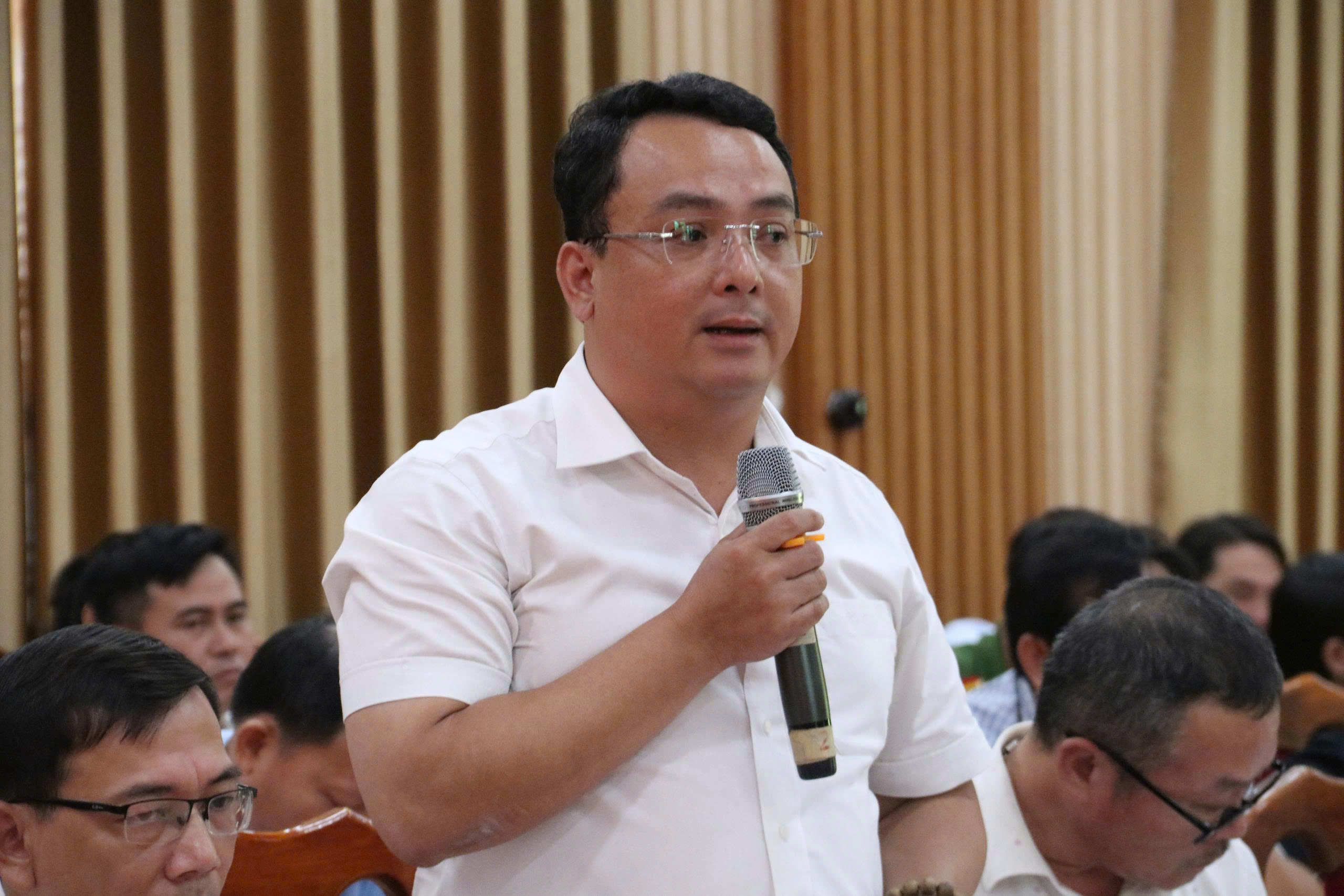 Một năm vận h&agrave;nh ch&iacute;nh quyền địa phương 2 cấp - B&agrave;i 3: "Giữ ch&acirc;n" c&aacute;n bộ, c&ocirc;ng chức - Ảnh 4.