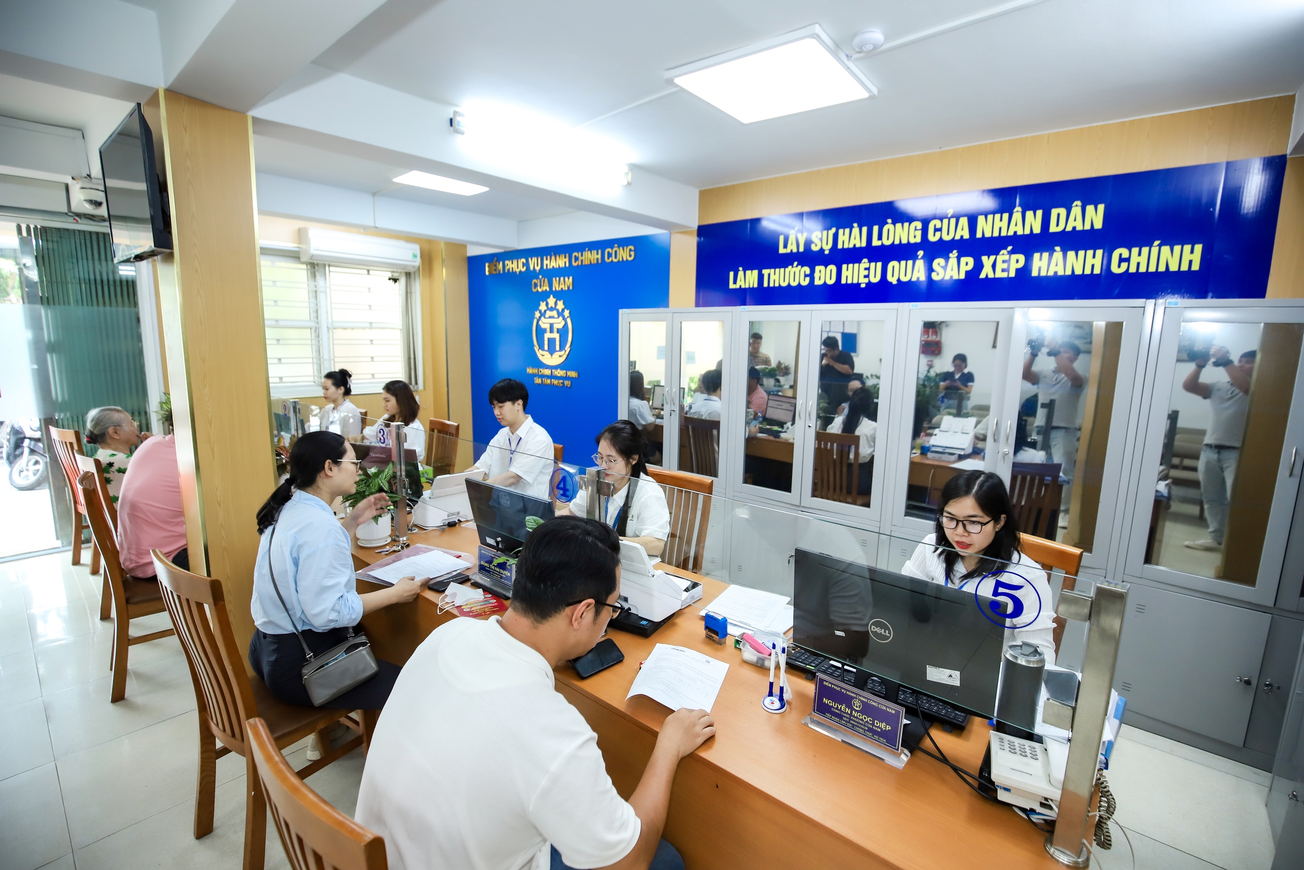 Một năm vận h&agrave;nh ch&iacute;nh quyền địa phương 2 cấp - B&agrave;i 1: Gần d&acirc;n, s&aacute;t d&acirc;n - Ảnh 4.
