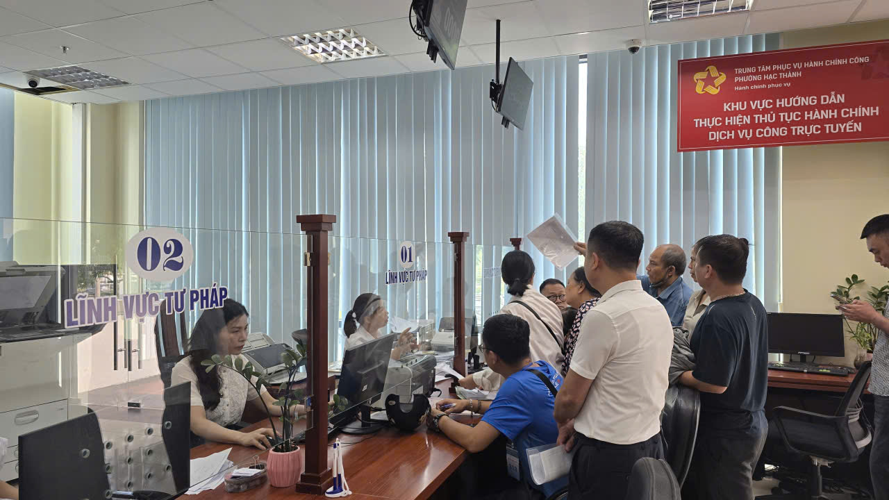 Một năm vận h&agrave;nh ch&iacute;nh quyền địa phương 2 cấp &ndash; B&agrave;i 2: H&agrave;i l&ograve;ng với tinh thần "v&igrave; d&acirc;n phục vụ" - Ảnh 3.