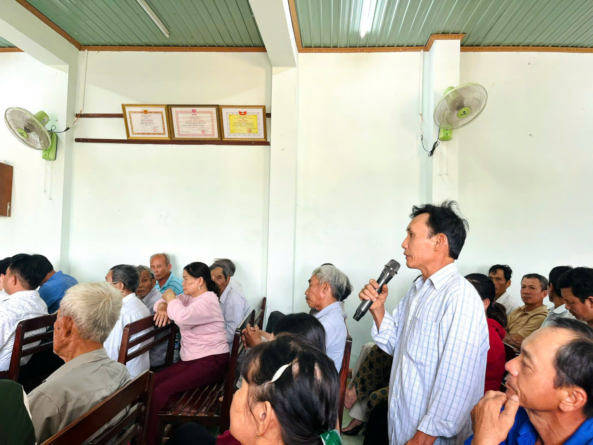 Một năm vận h&agrave;nh ch&iacute;nh quyền địa phương 2 cấp &ndash; B&agrave;i 2: H&agrave;i l&ograve;ng với tinh thần "v&igrave; d&acirc;n phục vụ" - Ảnh 7.