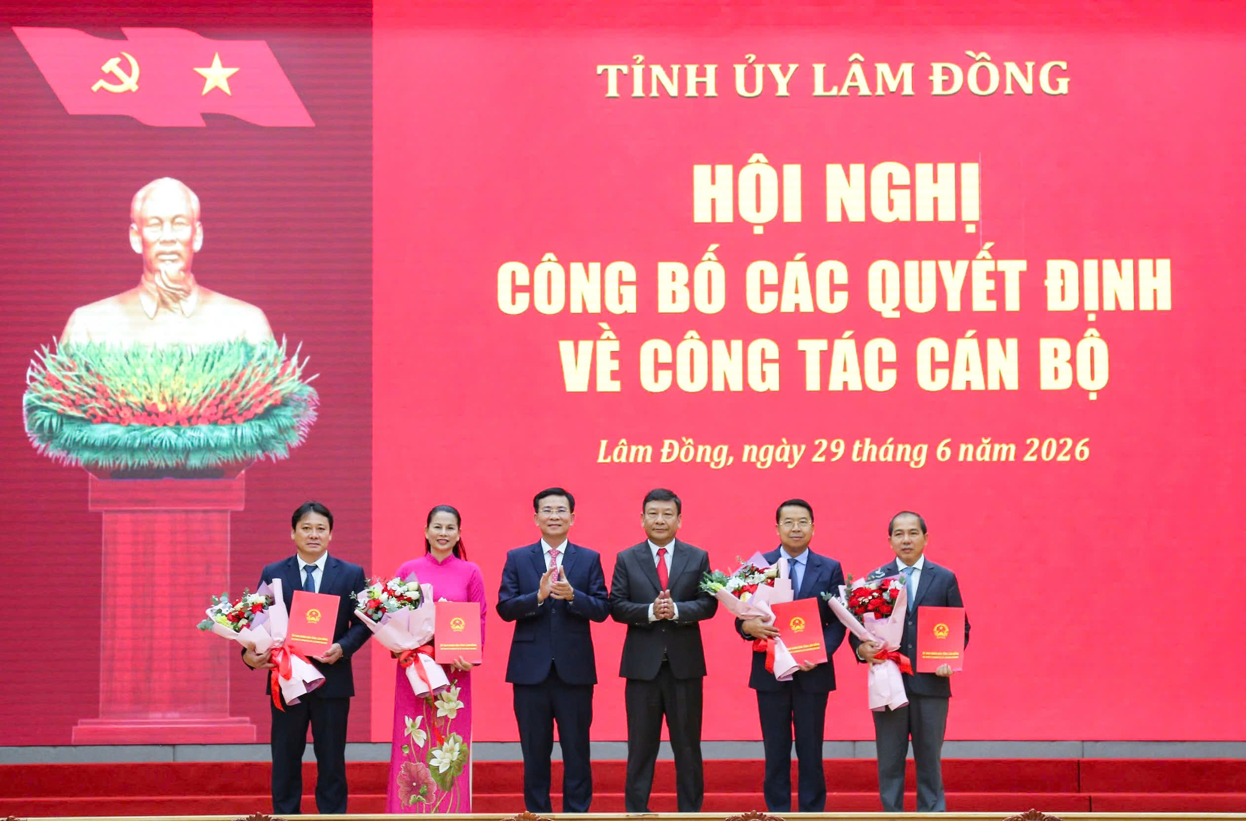 Lâm Đồng điều động và bổ nhiệm nhiều cán bộ chủ chốt - Ảnh 2.