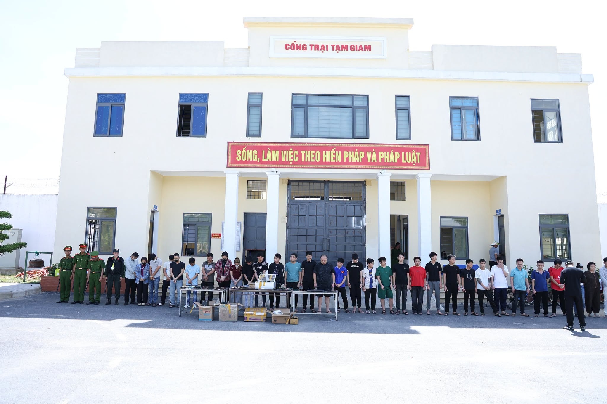 Triệt phá đường dây đánh bạc, rửa tiền hơn 1.000 tỷ đồng- Ảnh 3.