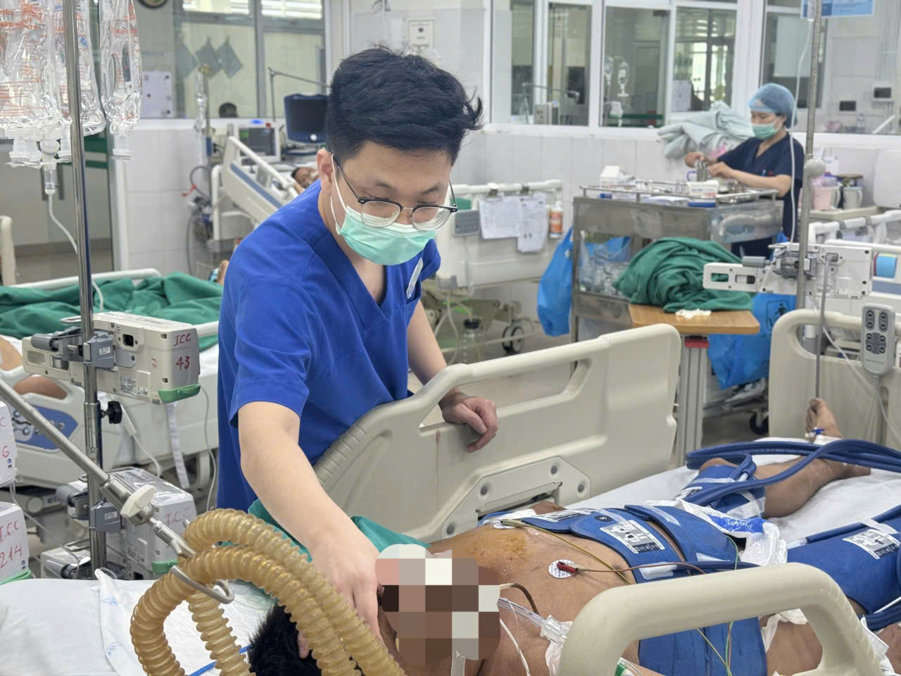Người đàn ông ngừng tim 40 phút sau điện giật được cứu sống - Ảnh 1.