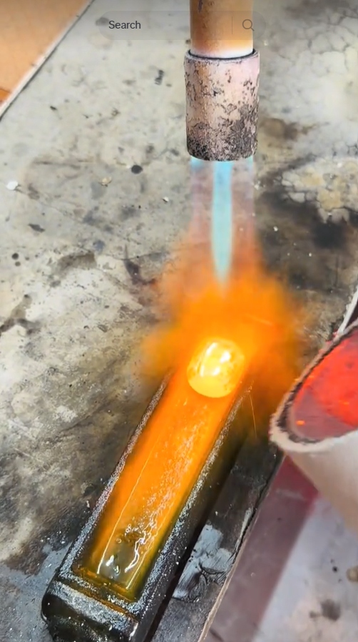 Mẹ nhặt được v&agrave;ng từ b&atilde;i r&aacute;c, con g&aacute;i mang đi kiểm tra th&igrave; sốc nặng - Ảnh 2.