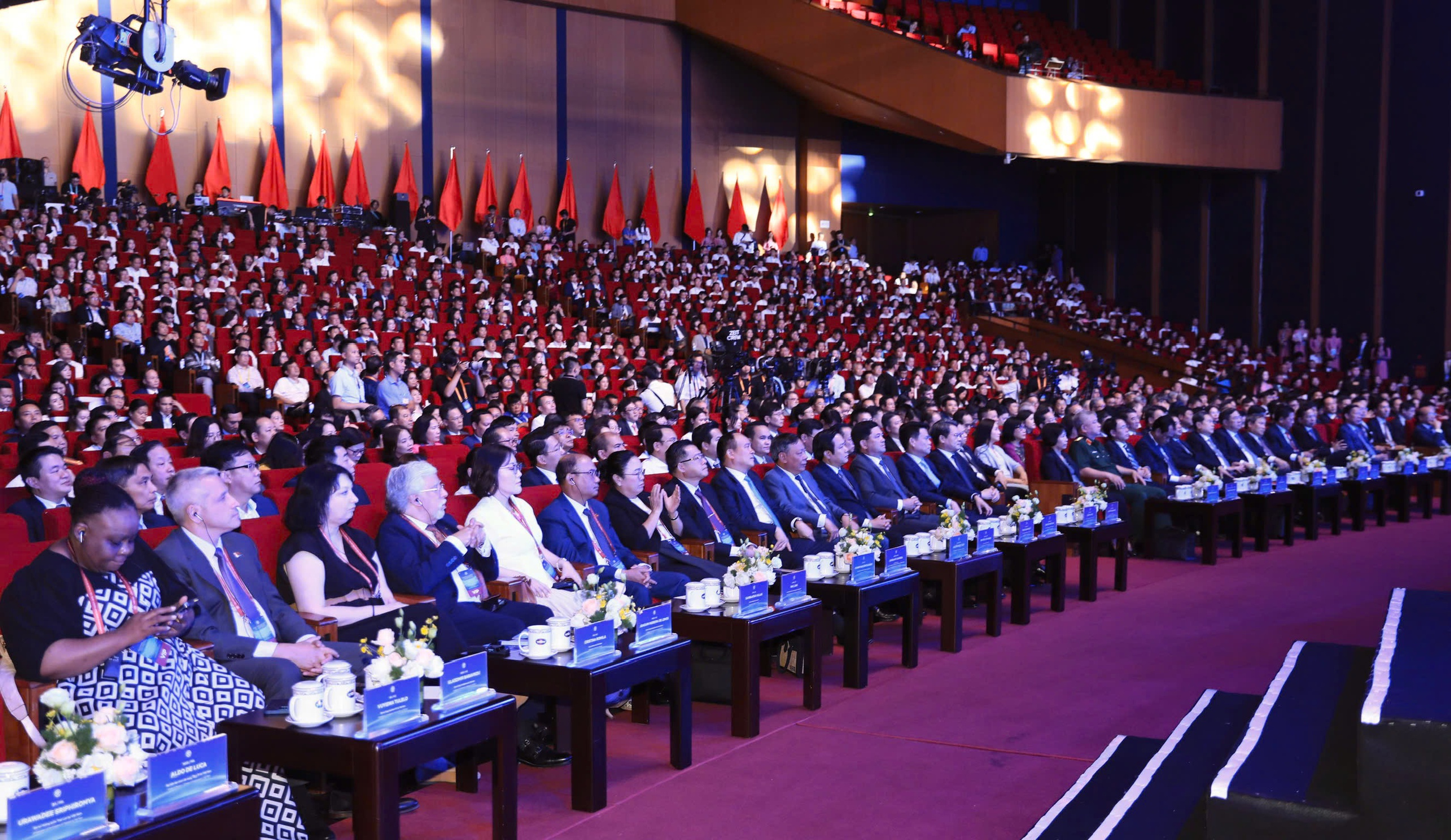 Chủ tịch Quốc hội dự hội nghị c&ocirc;ng bố Quy hoạch tổng thể Thủ đ&ocirc; H&agrave; Nội tầm nh&igrave;n 100 năm- Ảnh 8.