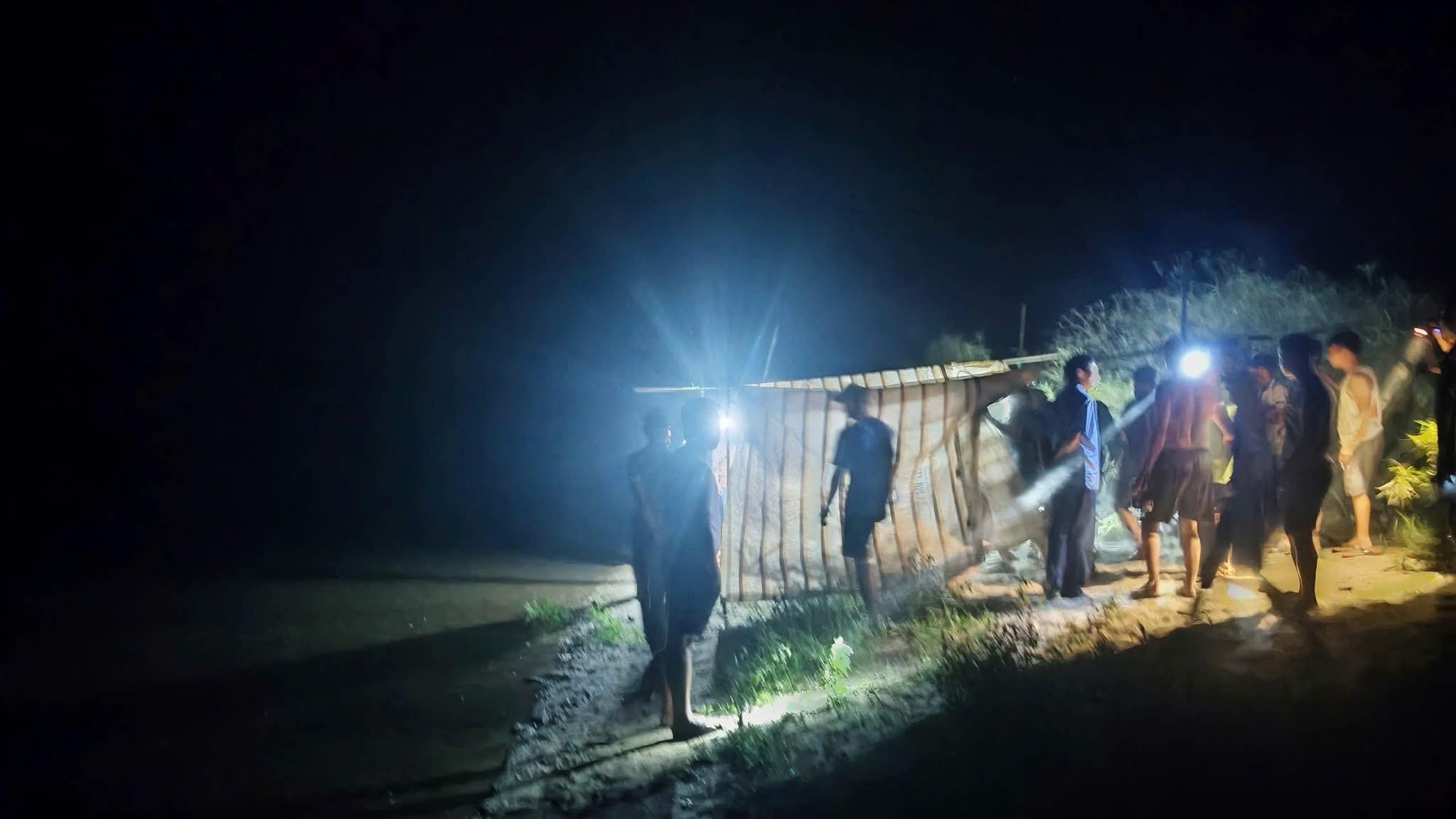 Nghẹn lòng đám tang 4 người trong gia đình đuối nước: Hồi chuông cảnh báo trong những ngày hè- Ảnh 3.