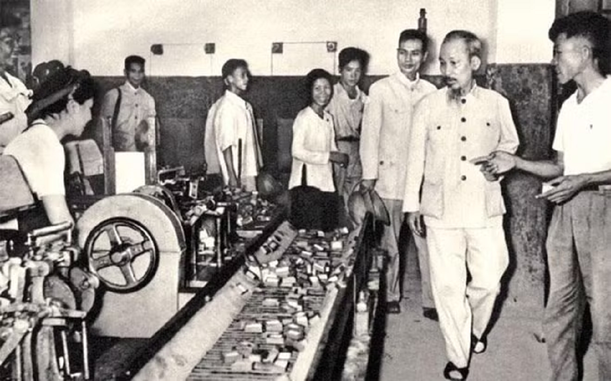 Công đoàn Việt Nam: Luôn là điểm tựa tin cậy, vững chắc của người lao động- Ảnh 1.