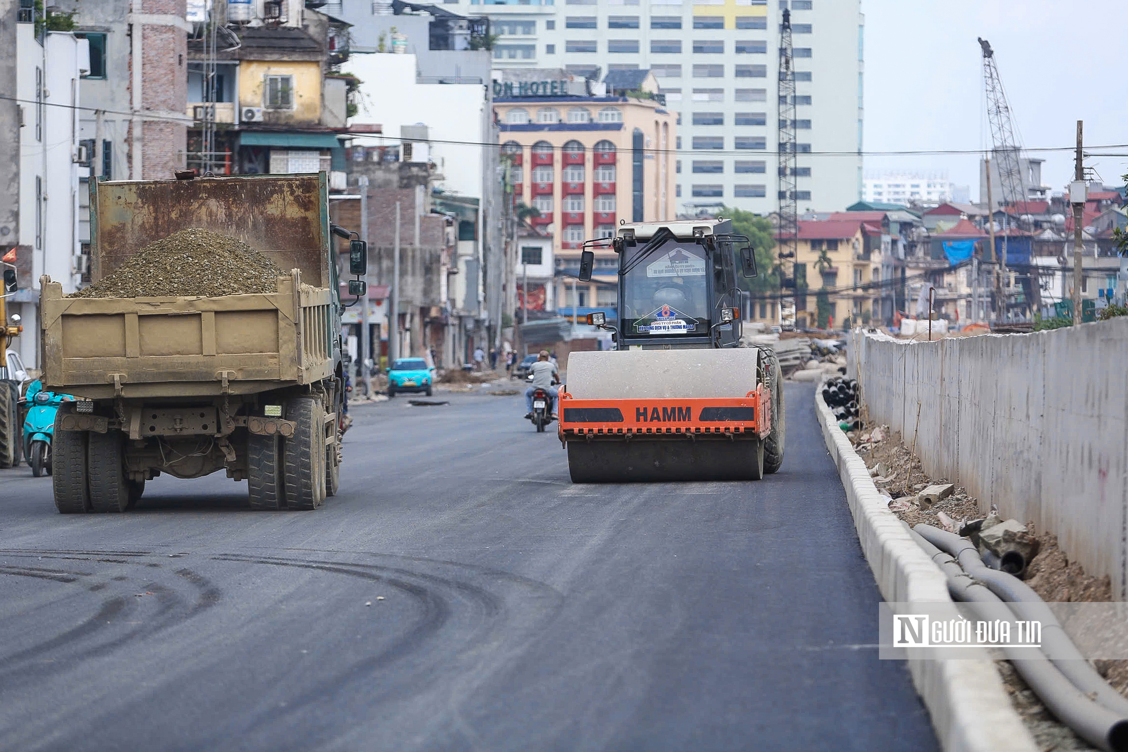 H&agrave; Nội: Đoạn đường Ho&agrave;ng Cầu - Voi Phục bắt đầu được thảm nhựa- Ảnh 4.