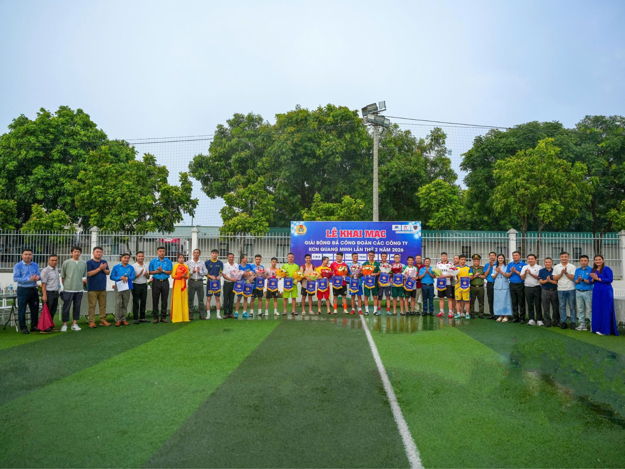 Khai mạc Giải bóng đá Khu công nghiệp Quang Minh lần thứ II năm 2026: Lan tỏa tinh thần thể thao, tăng cường gắn kết doanh nghiệp  - Ảnh 1.