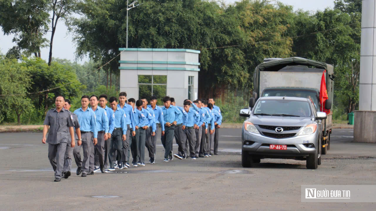 Lễ đ&oacute;n 62 h&agrave;i cốt liệt sĩ trở về đất mẹ sau 105 ng&agrave;y t&igrave;m kiếm tr&ecirc;n đất Campuchia - Ảnh 5.