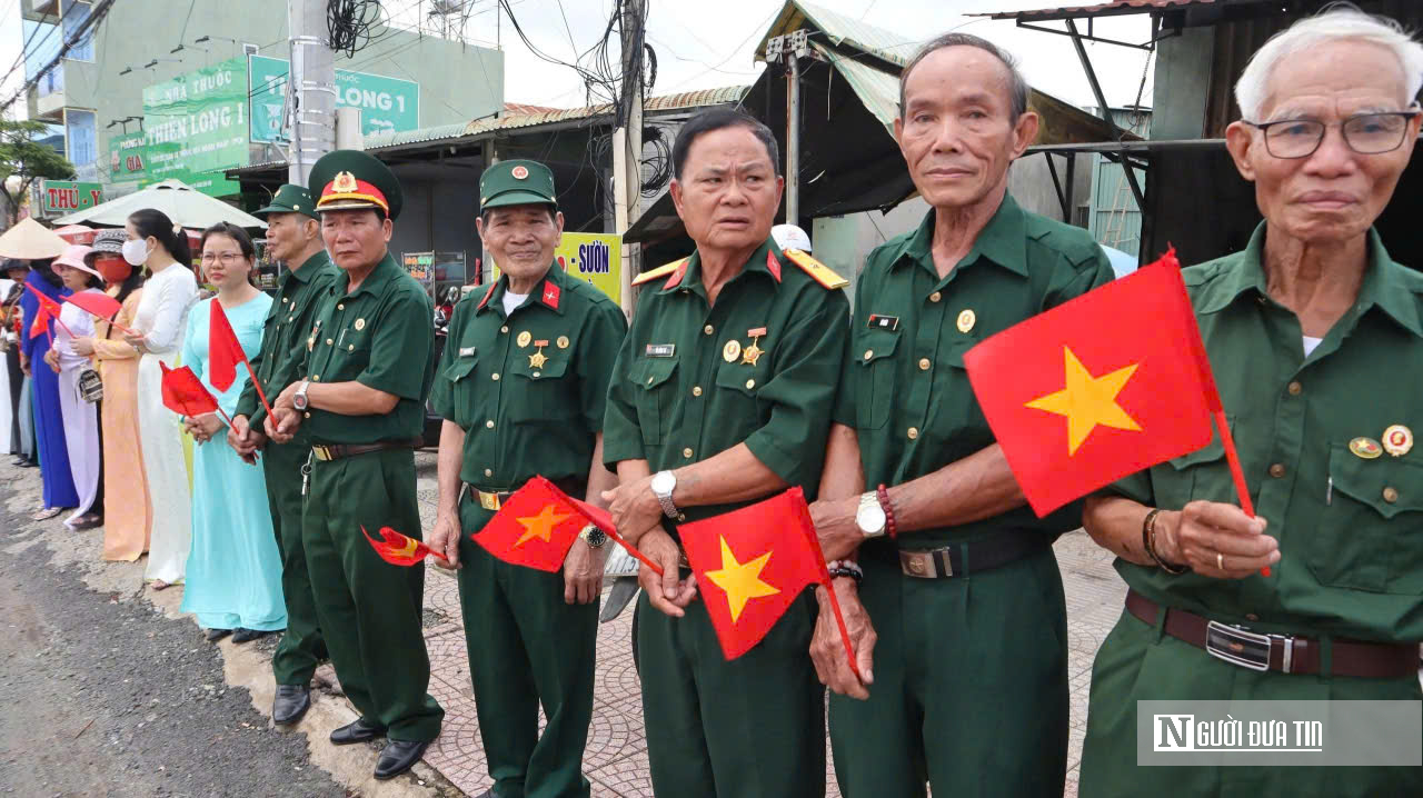 Lễ đ&oacute;n 62 h&agrave;i cốt liệt sĩ trở về đất mẹ sau 105 ng&agrave;y t&igrave;m kiếm tr&ecirc;n đất Campuchia - Ảnh 21.