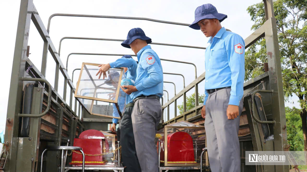 Lễ đ&oacute;n 62 h&agrave;i cốt liệt sĩ trở về đất mẹ sau 105 ng&agrave;y t&igrave;m kiếm tr&ecirc;n đất Campuchia - Ảnh 16.