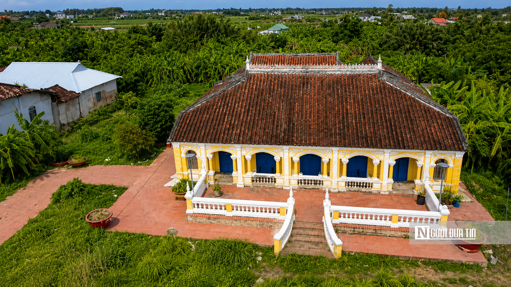 Cận cảnh 