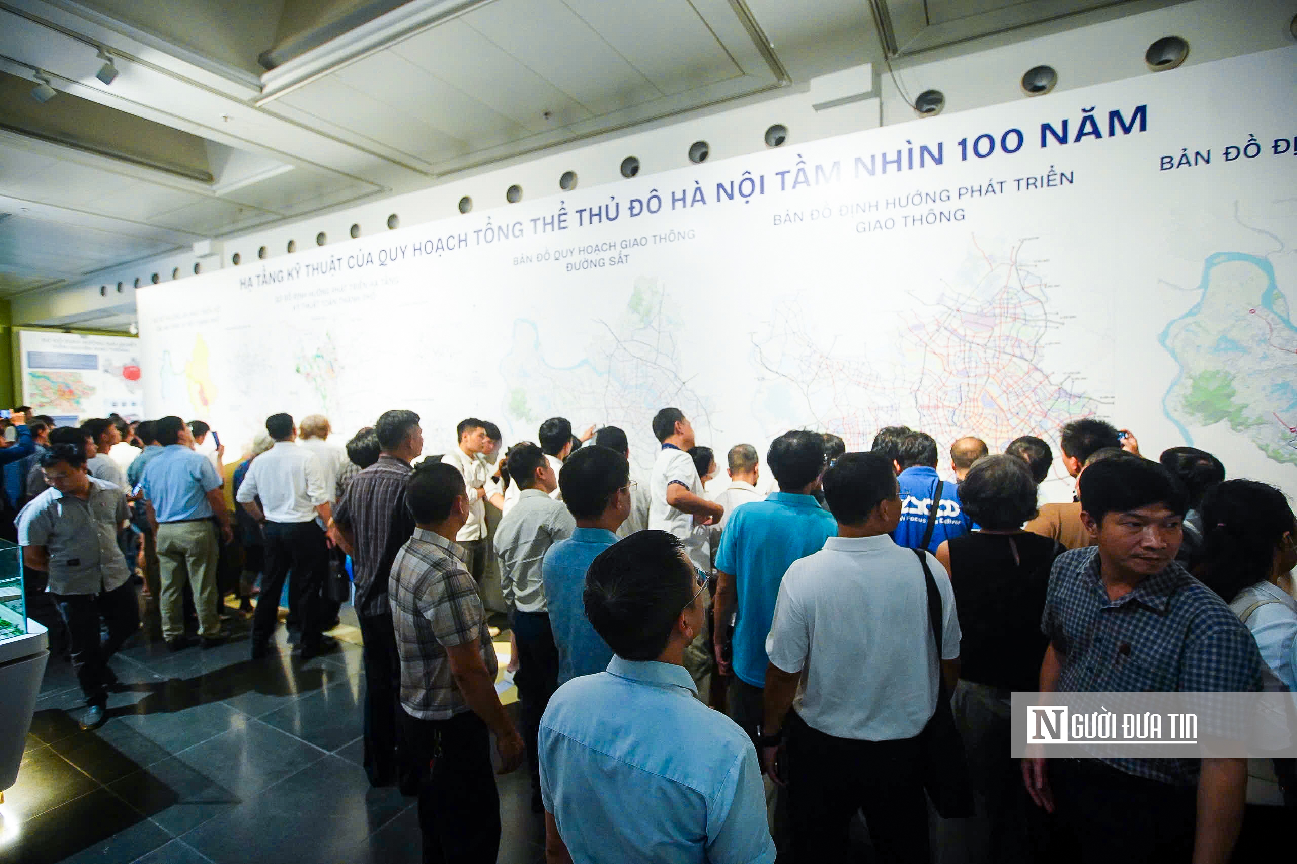H&agrave; Nội: Người d&acirc;n đổ x&ocirc; đi xem Quy hoạch tổng thể tầm nh&igrave;n 100 năm - Ảnh 10.