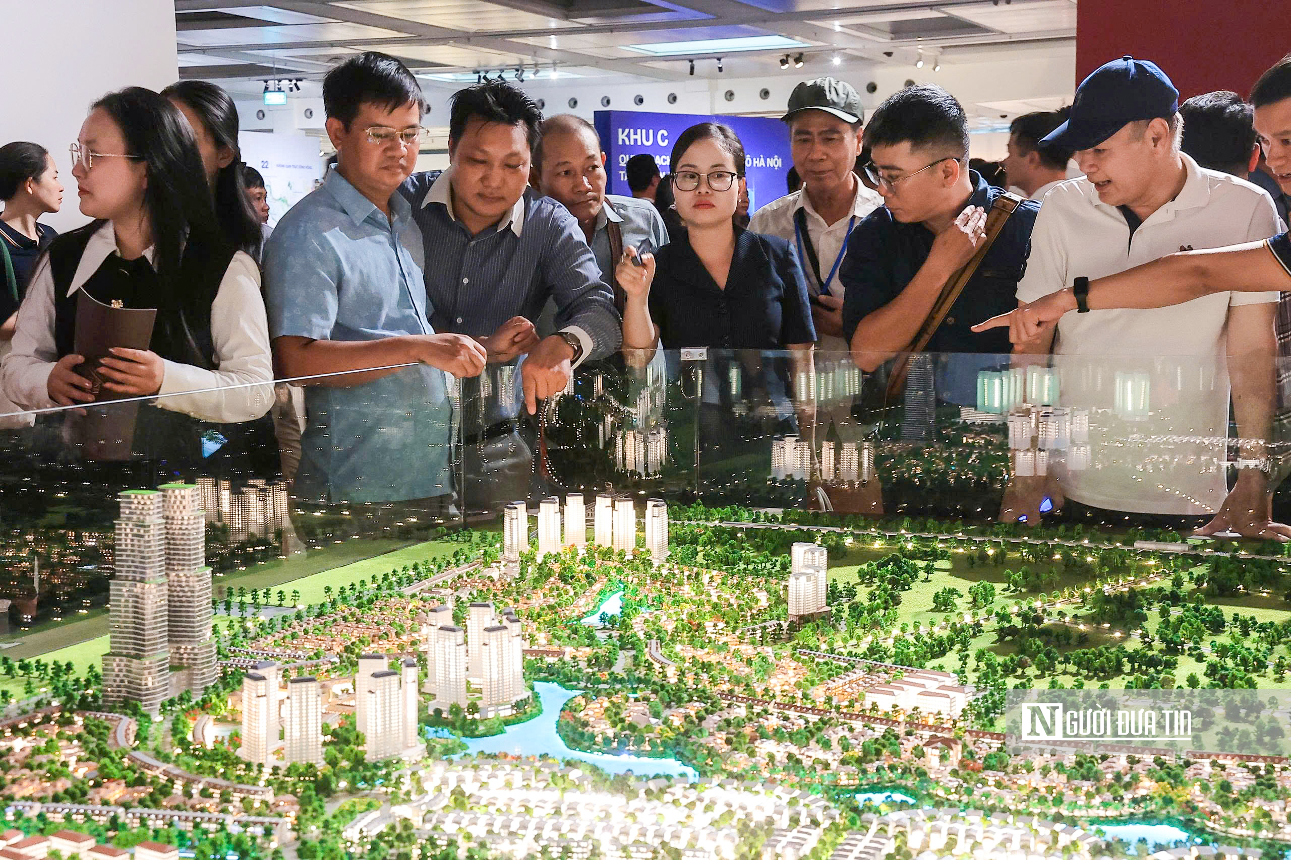 H&agrave; Nội: Người d&acirc;n đổ x&ocirc; đi xem Quy hoạch tổng thể tầm nh&igrave;n 100 năm - Ảnh 8.