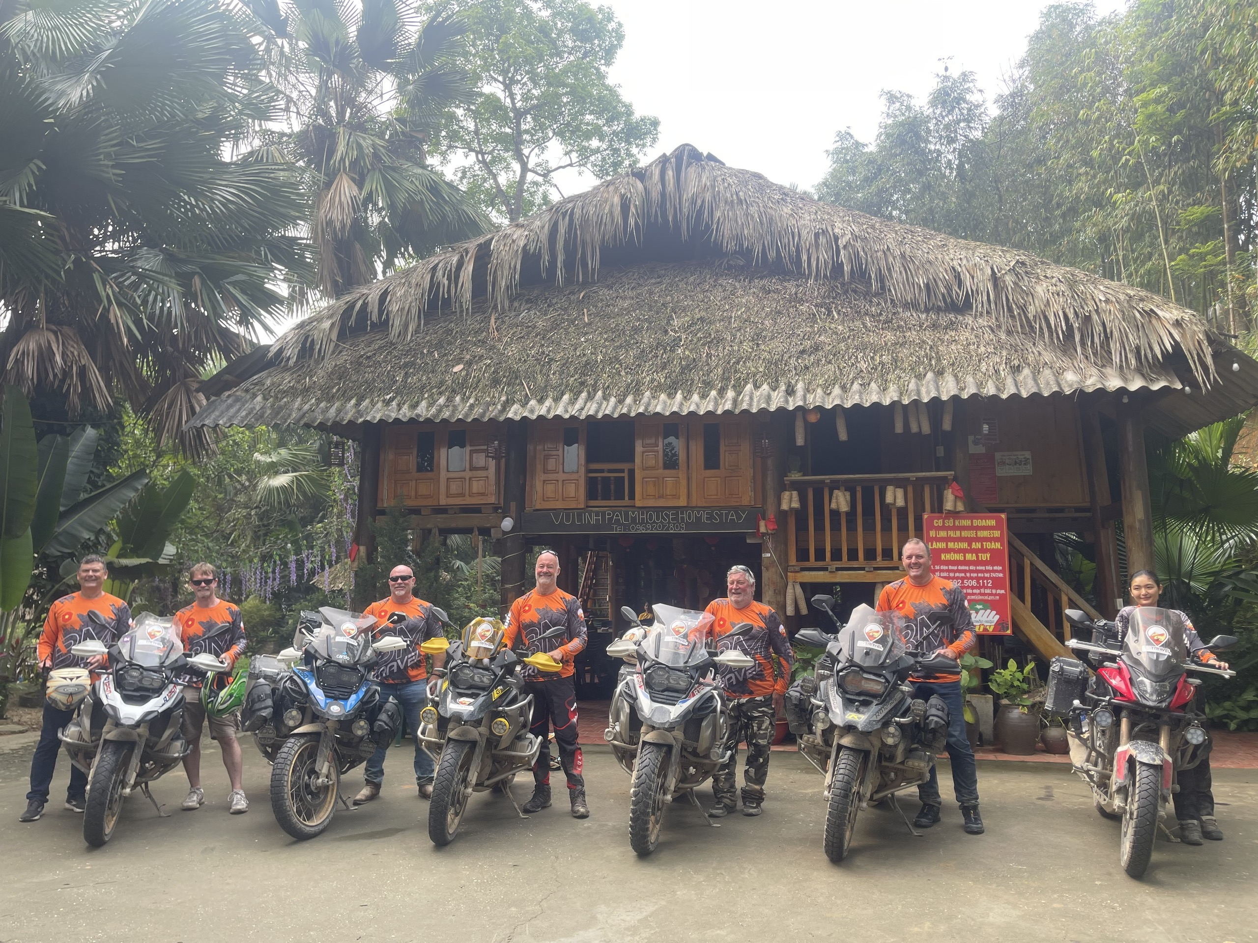 Người đàn ông Dao đưa ngôi nhà sàn bên hồ Thác Bà thành điểm đến của du khách quốc tế - Ảnh 4. Người đàn ông Dao đưa ngôi nhà sàn bên hồ Thác Bà thành điểm đến của du khách quốc tế - Ảnh 4.