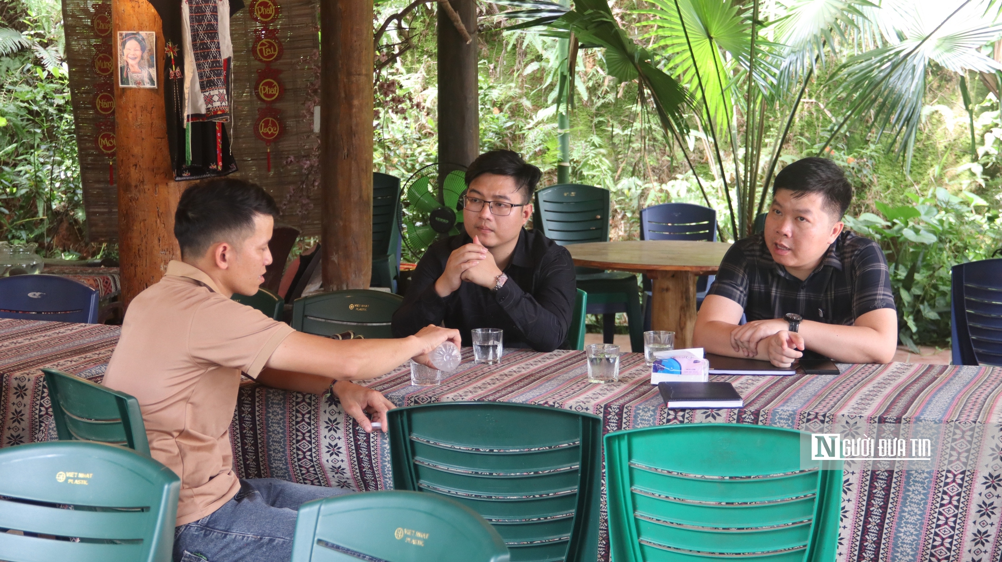 Người đàn ông Dao đưa ngôi nhà sàn bên hồ Thác Bà thành điểm đến của du khách quốc tế - Ảnh 6. Người đàn ông Dao đưa ngôi nhà sàn bên hồ Thác Bà thành điểm đến của du khách quốc tế - Ảnh 6.