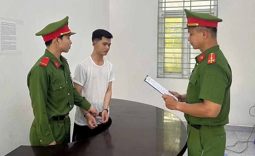 Bắt quản lý kiêm thu ngân chiếm đoạt gần 900 triệu đồng của quán ăn- Ảnh 1.