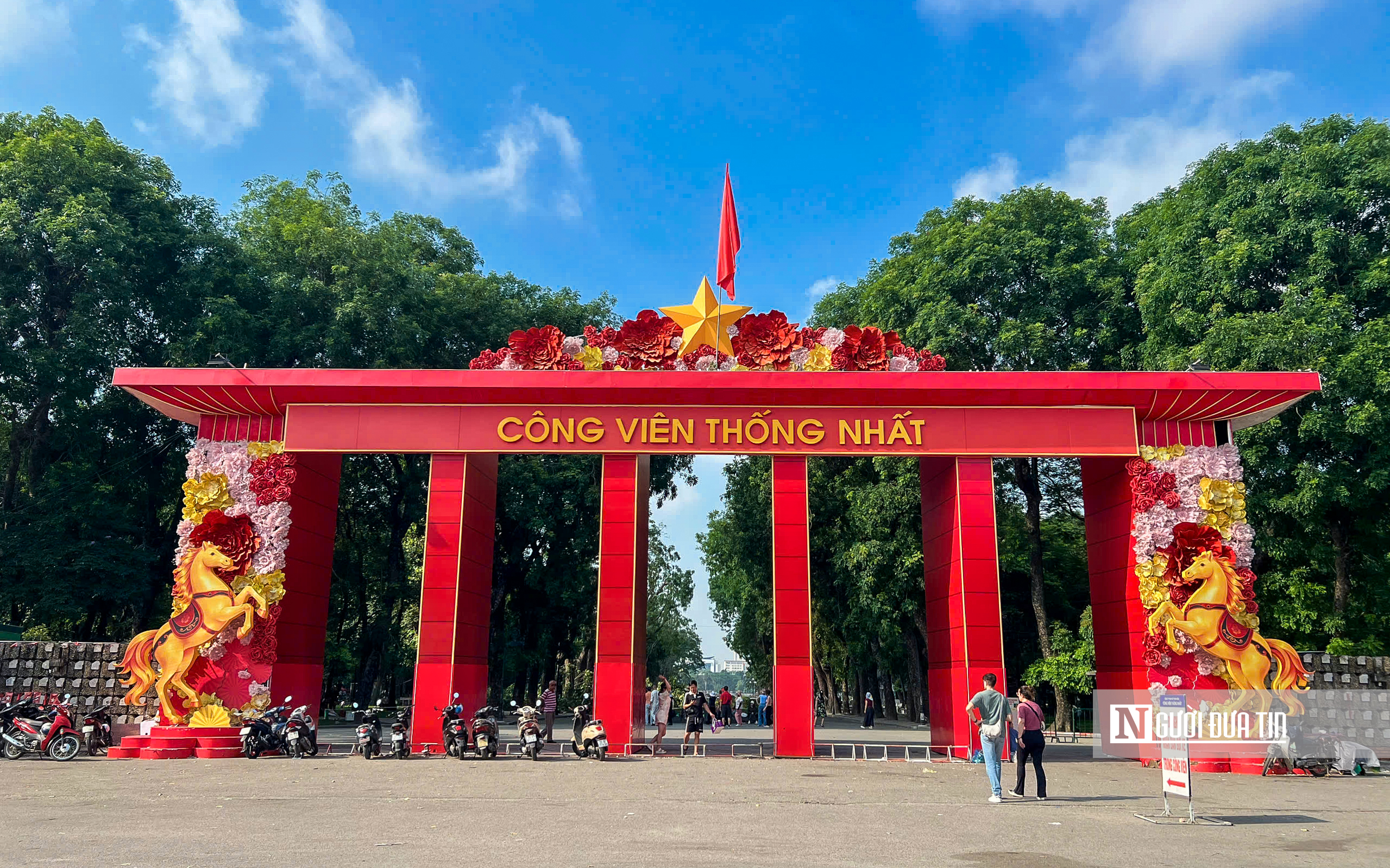Cận cảnh c&aacute;c c&ocirc;ng vi&ecirc;n ở H&agrave; Nội đang được tu sửa, n&acirc;ng cấp - Ảnh 3.