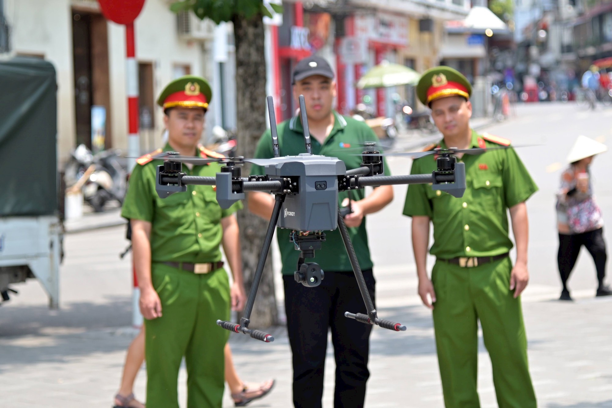 Từ th&aacute;ng 6, C&ocirc;ng an H&agrave; Nội thử nghiệm UAV AI gi&aacute;m s&aacute;t an ninh trật tự, giao th&ocirc;ng từ tr&ecirc;n kh&ocirc;ng- Ảnh 1.