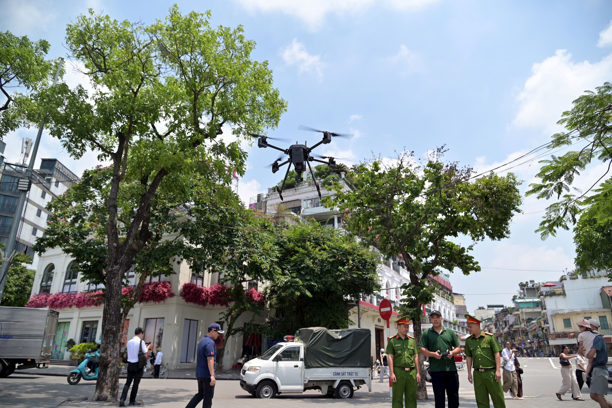 Từ th&aacute;ng 6, C&ocirc;ng an H&agrave; Nội thử nghiệm UAV AI gi&aacute;m s&aacute;t an ninh trật tự, giao th&ocirc;ng từ tr&ecirc;n kh&ocirc;ng- Ảnh 7.