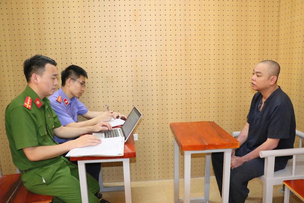 Bắt 2 đối tượng quay lén quá trình làm việc của CSGT để tống tiền- Ảnh 2.