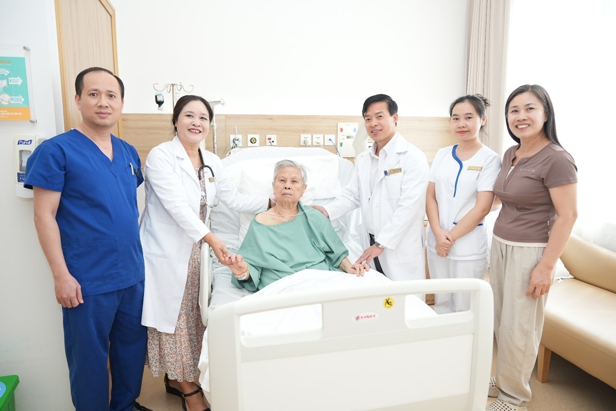 Vinmec Hải Ph&ograve;ng điều trị th&agrave;nh c&ocirc;ng cho cụ b&agrave; 93 tuổi suy đa cơ quan tr&ecirc;n nền nhiều bệnh l&yacute; nguy hiểm- Ảnh 1.